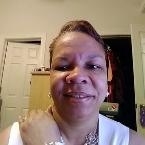 Meet your Posher, Pamela